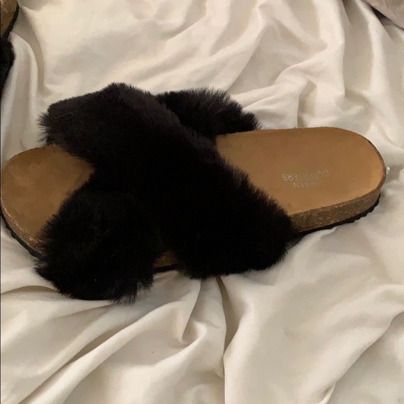 Urban Outfitters furry slides - Picture 2 of 4